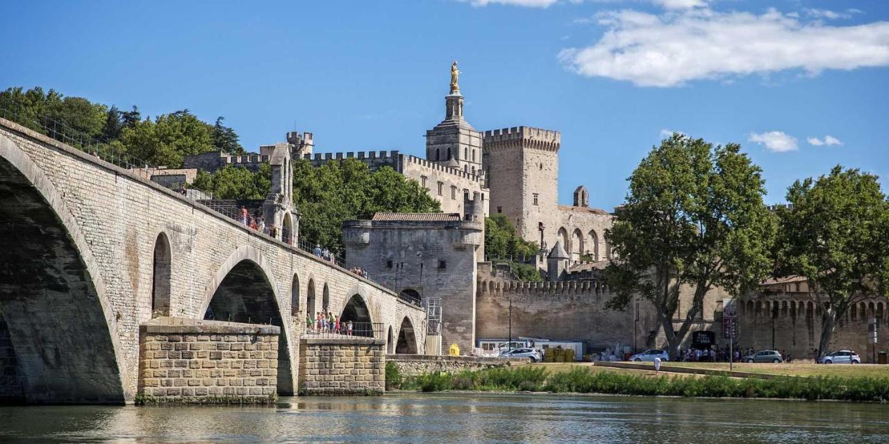 Gite En Provence Proche Avignon Sauveterre  Exterior foto